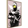 Affiche Murale Encadrée "Banksy Flying Copper" 30 x 42 cm Or