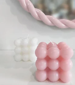 Bougie carrée à boules coloris rose l.5,5 x H.5,5 cm Ormani