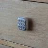 Bouton de meuble carré Beloen gris noir l.4.1cm x h. 4.1cm x p.1.9cm