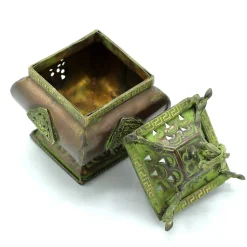 Brûleur tibétain Verdigris en laiton - Pot carré sur pied à quatre symboles- Vendu par 1