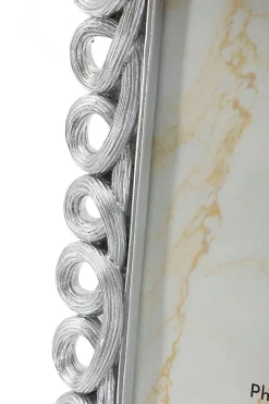 Cadre en résine argentée 20,8x1,9x25,9 cm (mesure interne 15x20 cm)