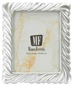 Cadre en résine argentée 21,3x1,5x26,3 cm (mesure intérieure 15x20 cm)