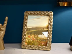 Cadre photo en résine tressée et dorée 19x2x24,5 cm