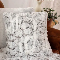 Coussin à poils doux LENVIK - 40 x 40 cm