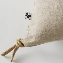 Coussin 40 x 60 cm en lin lavé sable avec 4 nouettes en jute - LUISA