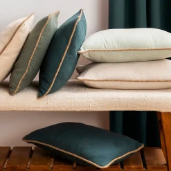 Coussin en coton recyclé vert kaki uni L.50 x l.30 cm Déko&Co