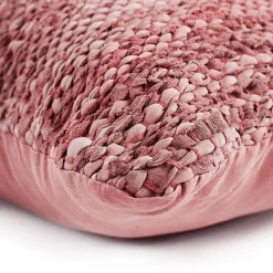 Coussin en cuir tressé rose poudré 45x45