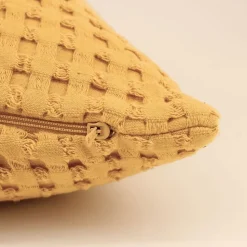 Coussin en tissu gauffré jaune 40x60cm