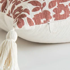 Coussin motif floral Rehati GoodHome rose et blanc l.45 x L.45 cm