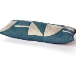 Coussin motif géométrique bleu et blanc l.70 x h.30 cm