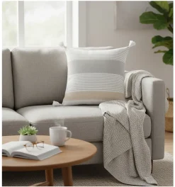Coussin Pompons dehoussable 60 x 60 cm Iliades