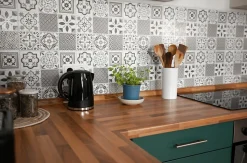 Dalle adhésive murale Wall Tiles DC FIX Carreaux de ciment style oriental L.30,5 x l.30,5 cm vendue par 6 pièces