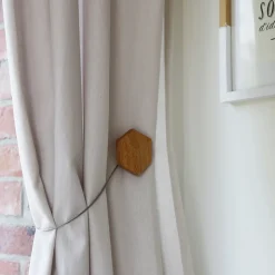 Embrasse à rideaux aimantée hexagone en bois, Madeco Iro