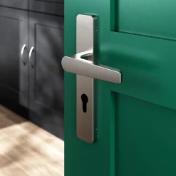 Ensemble poignée sur plaque rectangulairecylindre GoodHome Kerver effet nickel satin gris L.128mm x l.42mm entraxe 165-195mm