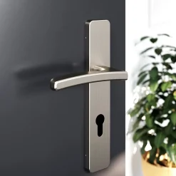 Ensemble poignée sur plaque rectangulairecylindre GoodHome Irvil effet nickel satin gris L.126.5mm x l.42mm entraxe 165-195mm