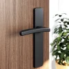 Ensemble poignée sur plaque rectangulaire GoodHome Irvil effet nickel mat noir L.126.5mm x l.42mm entraxe 165-195mm