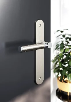 Ensemble poignée sur plaque rond GoodHome Brigg effet chrome et nickel satin gris L.132mm x l.40mm entraxe 195mm