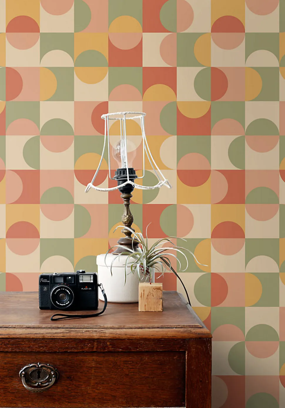 ESTAhome papier peint cercles de style Bauhaus terracotta, jaune, vert et beige - 50 x 900 cm - 130941