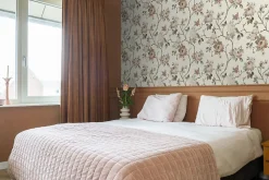 ESTAhome papier peint fleurs vintage blanc cassé et vieux rose - 53 cm x 10.05 m - 139406