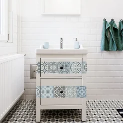 Frise adhésive Coimbra, imitation carrelage carreaux de ciment ancien, bleu et gris, 15 cm X 300 cm. Autocollante décorative.