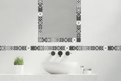 Frise adhésive décorative autocollante 5x300 cm, motif carreaux de ciment style ancien, terretière, décoration murale intérieure.