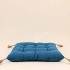Galette de chaise bleue avec pompons 40x40cm