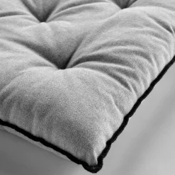 Galette de chaise en coton recyclé et bourdon apparent (40x40 cm - Gris clair)