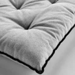 Galette de chaise en coton recyclé et bourdon apparent (40x40 cm - Gris clair)