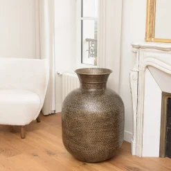 HONORE - Vase alu L53cm H75cm couleur laiton noir antique effet martelé