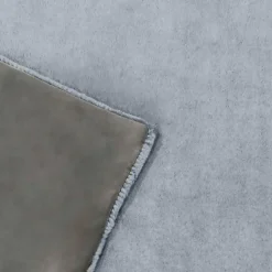 Lot de 2 coussins et 1 plaid en fausse fourrure gris givré doux - LEVY