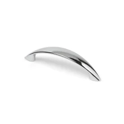 Manche en Zamak finition chrome brillant, dimensions: 115x19x28mm et inserts: 96mm-