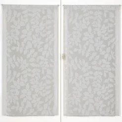 Paire de voilages imprimés feuilles gris 60x120cm, finition passe-tringle pour une décoration élégante