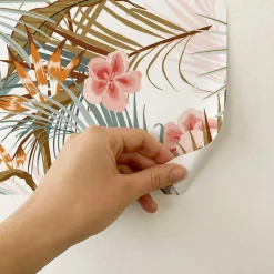 Papier peint adhésif fleurs tropicales vert et rose en vinyle lavable et amovible - 1 rouleau 50x300 cm - Decochic