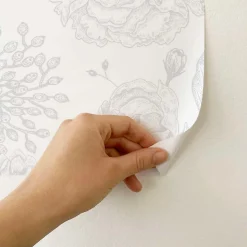 Papier peint adhésif fleurs blanc et gris en vinyle lavable et amovible - 1 rouleau 50x300 cm - Decochic