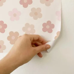 Papier peint adhésif marguerites rose en vinyle lavable et amovible - 1 rouleau 50x300 cm - Decochic