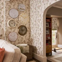 Papier peint intissé Elderwood imprimé fleurs beige L.1000 x l.52cm Laura Ashley