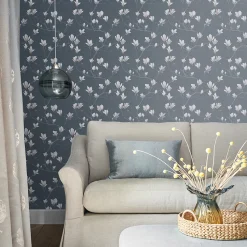 Papier peint intissé Magnolia grove imprimé fleurs blanches sur fond bleu marine L.1000 x l.52cm Laura Ashley
