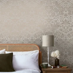 Papier peint intissé Strawberry thief imprimé fleurs, oiseaux effet métalisé beige L.1000 x l.52cm William Morris
