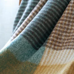 Plaid à carreaux aspect mohair doux (130x180 cm - Bleu Paon)
