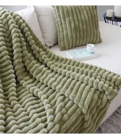 Plaid côtelé olive effet fourrure Matisse - 125x150cm - Vert olive