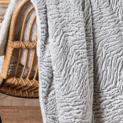 Plaid effet fourrure gris polaire L.220 x l.200cm Deco&co