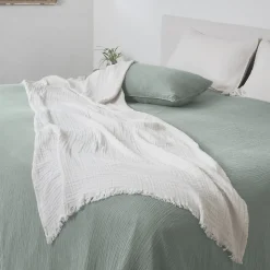 Plaid 180x240 cm en mousseline de coton collection PAROS vert lichen