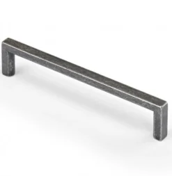 Poignée Basic 6761-Etain brossé. 168x8x28mm. Entraxe 160mm.