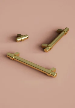Poignée de meuble en T GoodHome Kerver acier et Zamac effet laiton doré l.136mm x l.18mm x H. 34mm entraxe 96mm