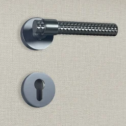 Poignée de porte design à cylindre finition aspect noir mat Asteria - KATCHMEE