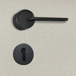 Poignée de porte design à cylindre finition aspect noir mat Alma - KATCHMEE