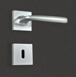 Poignée de porte design à clé finition aspect chrome mat Anita - KATCHMEE