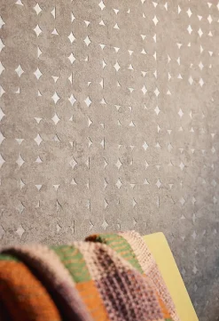 Profhome 396562-GU Papier peint à motifs graphiques texturé et des accents métalliques 5,33 m2