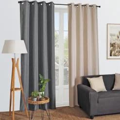 Rideau thermique satiné beige 140x240 cm, polyester doublé, opaque, œillets prêt-à-poser.