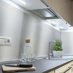 Rouleau adhésif décoratif Vinyle au Mètre - Sticker Lavable Imperméable Mur Cuisine Meubles - 60cmx1m - Argent
